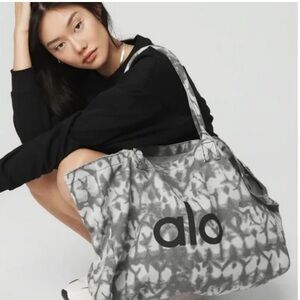 ALO Yoga Gray Women's Tote Bag in plastic